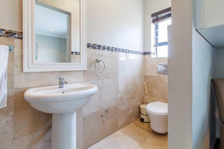 4 Bedroom Property for Sale in Flamingo Vlei Western Cape